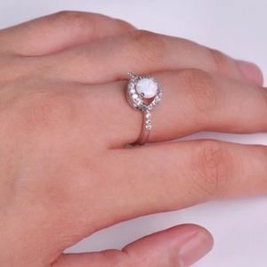 ✅🌹18K White Gold Filled Silver Opal Ring.